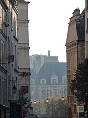 La rue des Francs-Bourgeois, direction la Place des Vosges.