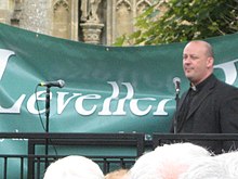 Giles Fraser Levellers Day Burford 20080517.jpg