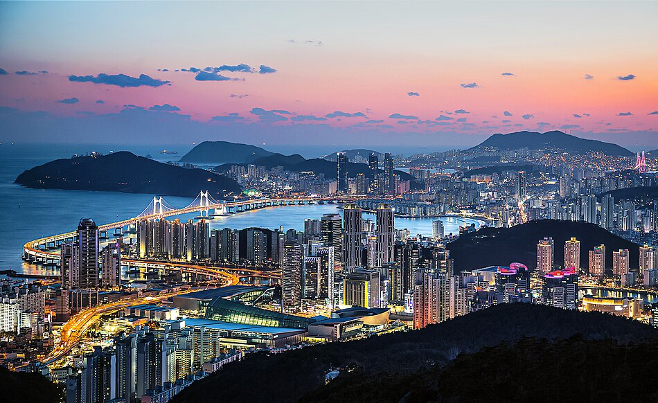 Gwangandaegyo Bridge in Busan, South Korea (iau2207b).jpg