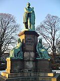Monumento di Hans Christian Ørsted scolpito da Jens Adolf Jerichau e scoperto nel 1876.