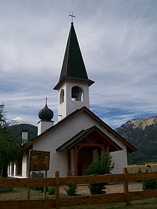 Église Maria Auxiliadora del Paimún, sur la rive du lac Paimún, au sein du Parc national Lanín[52].