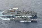 米海軍補給艦「ウォリー・シラー」と洋上補給を実施中の「あけぼの」