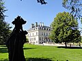 Une statue du jardin de l’Hôtel de ville.