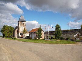 The church and town hall in Le Cardonnois