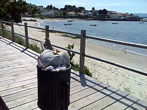 Lixo na praia de Boa, Noia