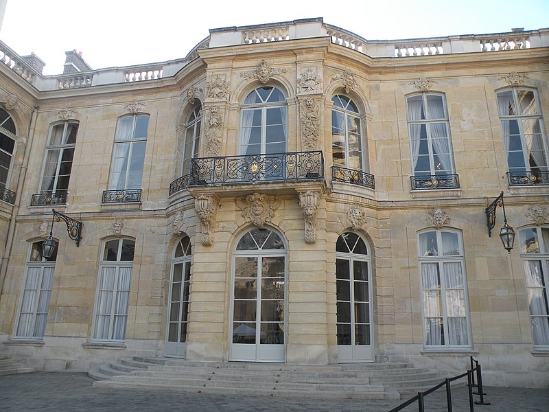 Matignon grande cour 5.JPG