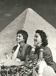 Мисс мира 1954, Антигона Костанда и мисс Коттон 1954.jpg