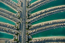 Residential villas in the Palm Jumeirah palm fronds in Dubai. Palm jumeirah core.jpg