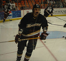 Photo de George Parros dans le maillot des Ducks d'Anaheim.