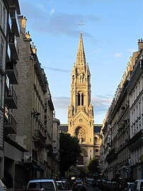 Église Notre-Dame-de-la-Croix de Ménilmontant vu depuis la rue Étienne-Dolet.