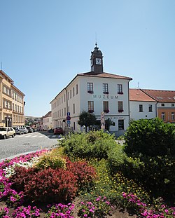 Budova staré radnice na rohu Tyršovy ulice a náměstí T. G. Masaryka, sídlo muzea