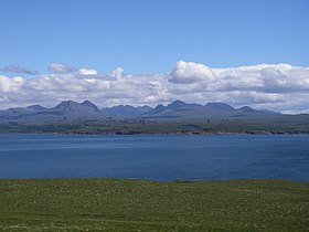 Vue des Torridon Hills depuis Longa de l'autre côté du Loch Gairloch.