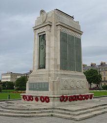 Birkenhead War Memorial. Image by Man vyi.