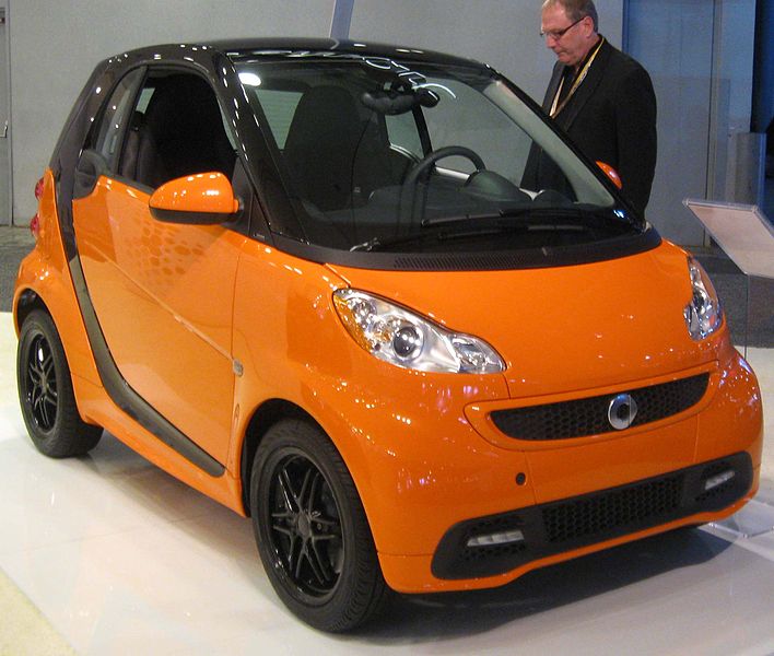 708px-2013_Smart_Fortwo_--_2012_NYIAS.JPG