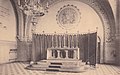 Maitre-autel de la chapelle de l'abbaye du Mont César. La couronne de lumière est en haut à gauche.