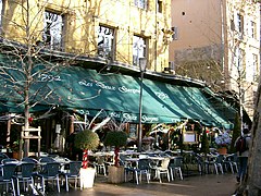 Terrasse de la brasserie des Deux-Garçons sur le cours Mirabeau, fréquentée par Paul Cézanne et Émile Zola