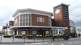 Bounds Green tube station April 2016.JPG