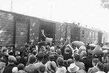 Bessarabia Germans evacuating after the Soviet occupation of Bessarabia in 1940. Bundesarchiv Bild 137-065360, Bessarabien, Abtransport von Umsiedlern.jpg