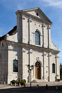 Façade de l'église Saint-Marcel de Delémont.