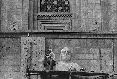 Ղուկաս Չուբարյանը՝ Մաշտոցի արձանը ստեղծելիս, 1960-ականներ