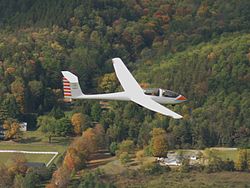 Un Twin Astir in volo sopra il Unionville, Contea di Centre, Pennsylvania