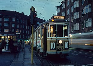 Toftegaards Plads (endestation), oktober 1968. Med synlig pølsevogn