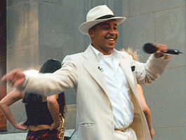 Lou Bega faranta "Mambo No. 5" vive en The Today Show en 1999