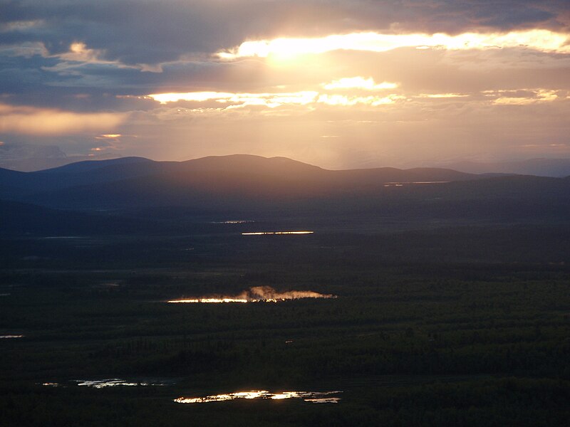 File:Midnight sun in Kiruna.jpg