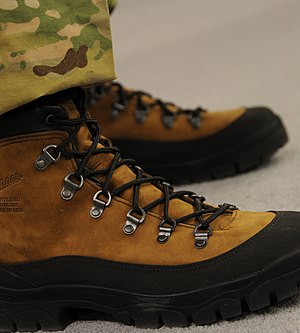 English: Mountain Combat Boots