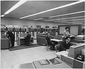 Dual 7090s at NASA during Project Mercury. NASAComputerRoom7090.NARA.jpg