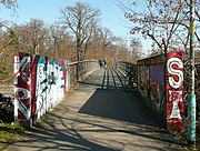 Straßenschild und Peter-Hübotter-Brücke in Hannover-Kleefeld