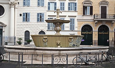 Brunnen auf der Piazza Farnese (5)