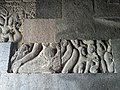 Relief Dewi Hariti. Terlihat relief (beberapa detail hilang) seorang wanita dikelilingi anak-anak kecil. Relief ini kemungkinan menunjukkan Dewi Hariti, dewi kesuburan.
