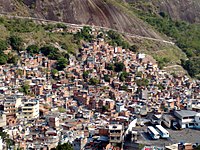 Favela, bairro de lata ou musseque