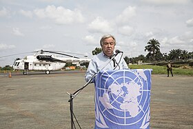 Antonio Guterres sur l'aéroport de Beni-Mavivi en 2019