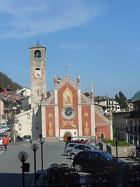 Sampeyre Piazza della Vittoria.jpg