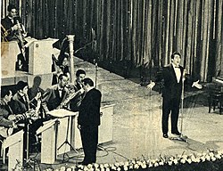 טוני דלארה (אנ') מבצע את השיר בפסטיבל סן רמו 1960