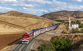 Transport ferroviaire en Turquie, sur la ligne Kurtalan et Ankara, entre Kurk (ku) et la gare Uluova. Octobre 2022.