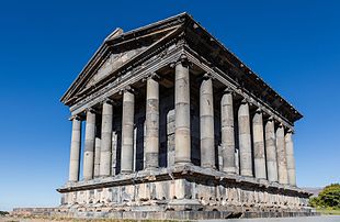 Le temple de Garni (Arménie). (définition réelle 7 711 × 5 023)