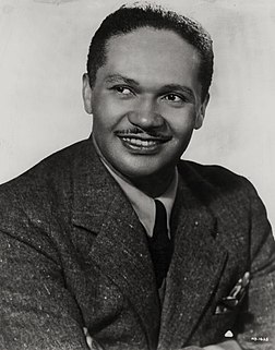 Le baryton Todd Duncan (1903-1998) est le premier Afro-Américain à chanter pour une grande compagnie d'opéra américaine, le New York City Opera, dans Pagliacci de Ruggero Leoncavallo en 1945.