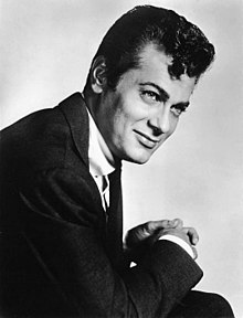 Tony Curtis 1958.jpg