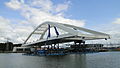 De Uyllanderbrug wordt geplaatst - 15 september 2012 - Foto: Jos Wiersema