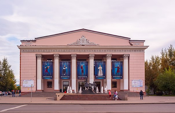 115. Театр юного зрителя в комплексе застройки улицы Вавилова,[9] Красноярск Автор — VSerebrenikov