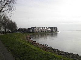 Het Visserseiland gezien vanaf de Westerdijk nabij de Kuil