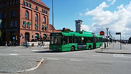 En Volvo B9LA vid Malmö centralstation.