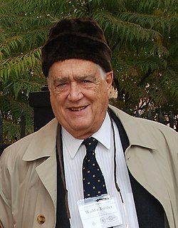 Waldo Tobler in front of the Newberry Library. Chicago, November 2007 Waldo Tobler 2007.jpg