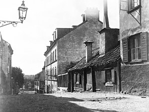 Yttersta Tvärgränd nr 6 omkring 1900 (trähuset i mitten är rivet).