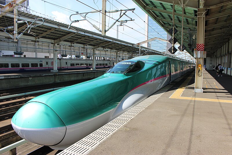 파일:新幹線E5系電車（郡山駅にて）.JPG