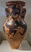 Amphore du peintre de Nessos. H. 122 cm. Col : Héraklès et le centaure, panse: les sœurs de la Gorgone poursuivent Persée. 620/610. MNArch Athènes