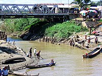 řeka mezi Bhamo a Khata v Myanmaru